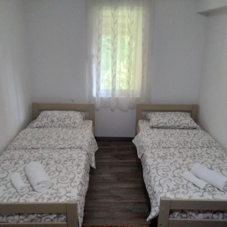 Guest House Erdan Plav Esterno foto