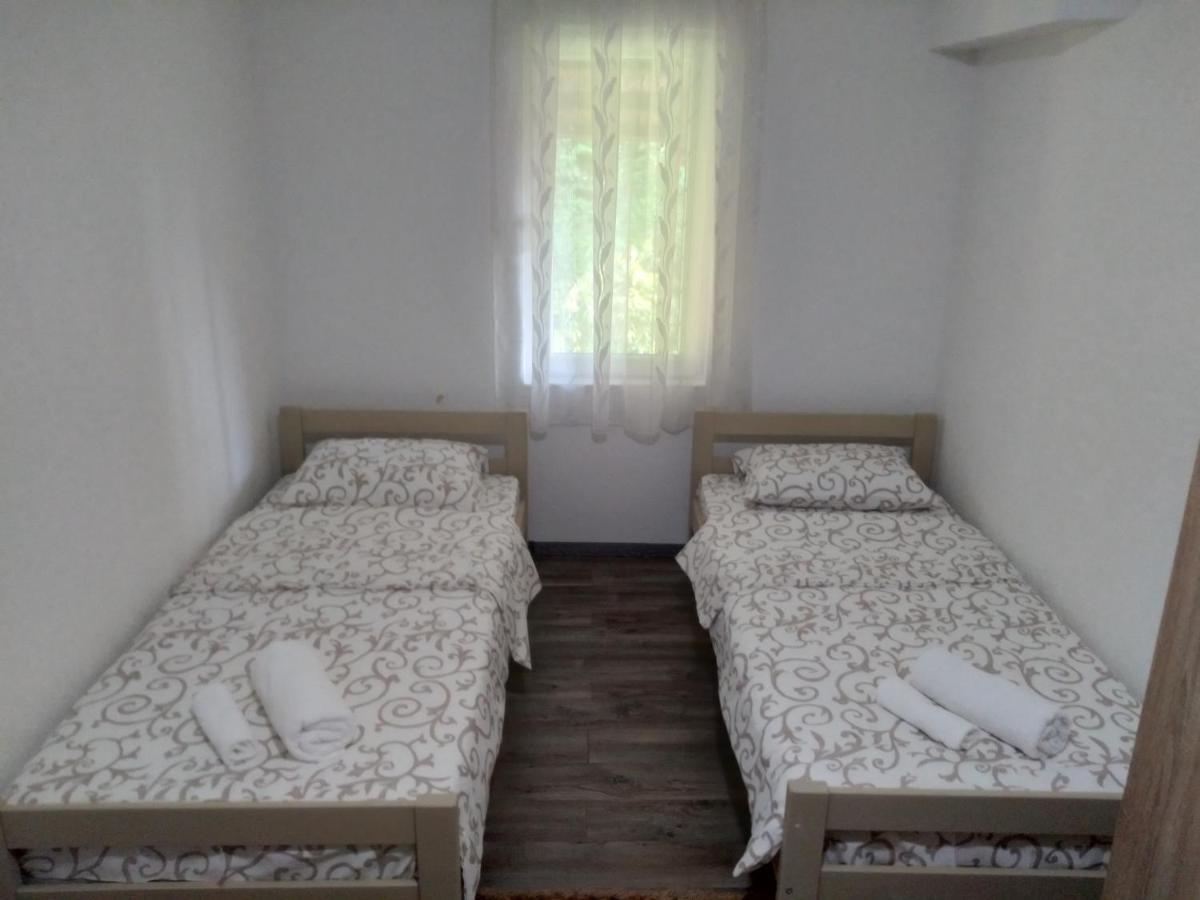 Guest House Erdan Plav Esterno foto