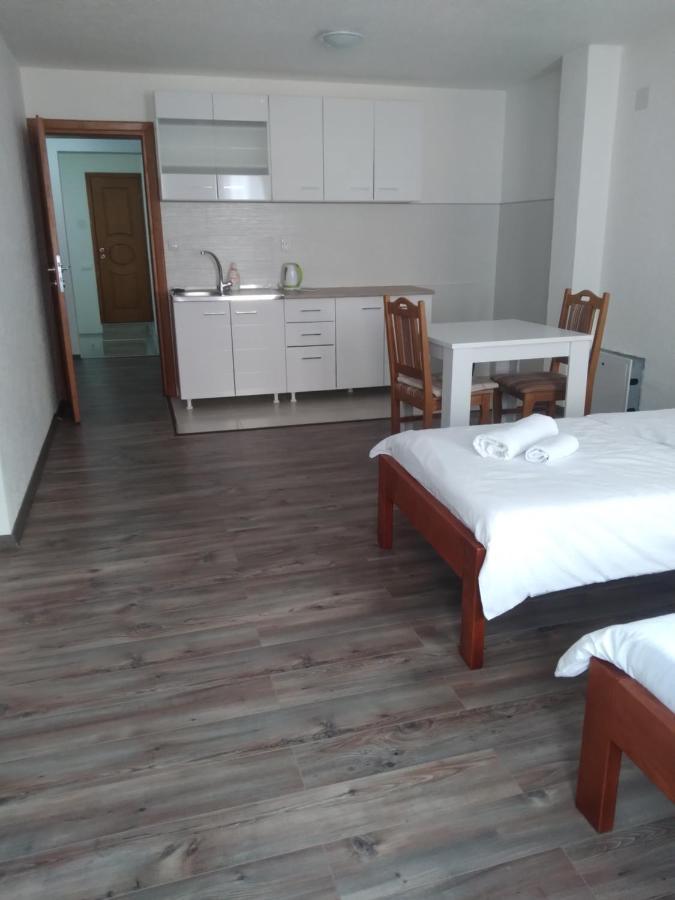Guest House Erdan Plav Esterno foto